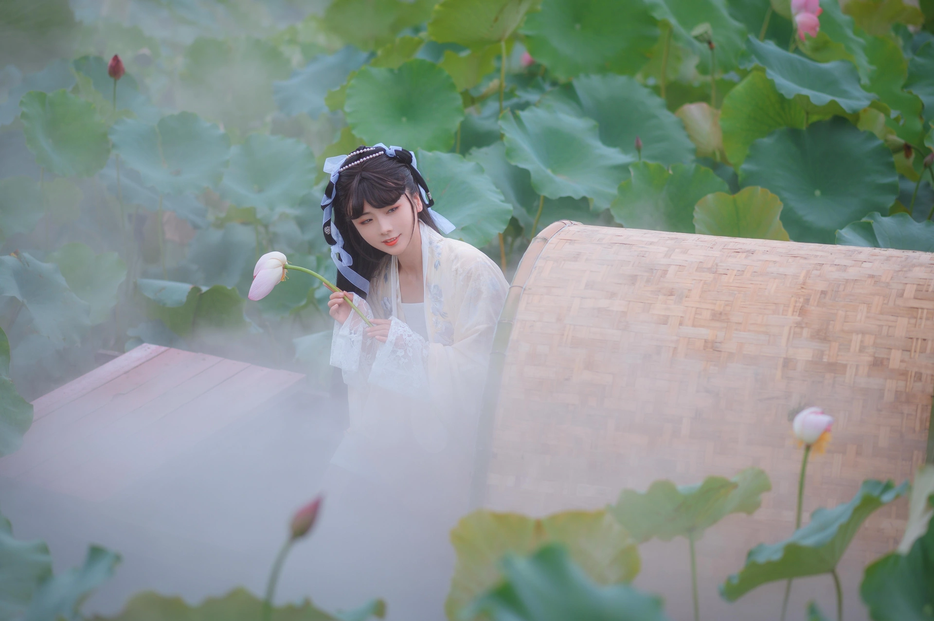 拿相机的执义 - NO.18 『汉服写真』荷叶罗裙一色裁，芙蓉向脸两边开。乱入池中看不见，闻歌始觉有人来。 1